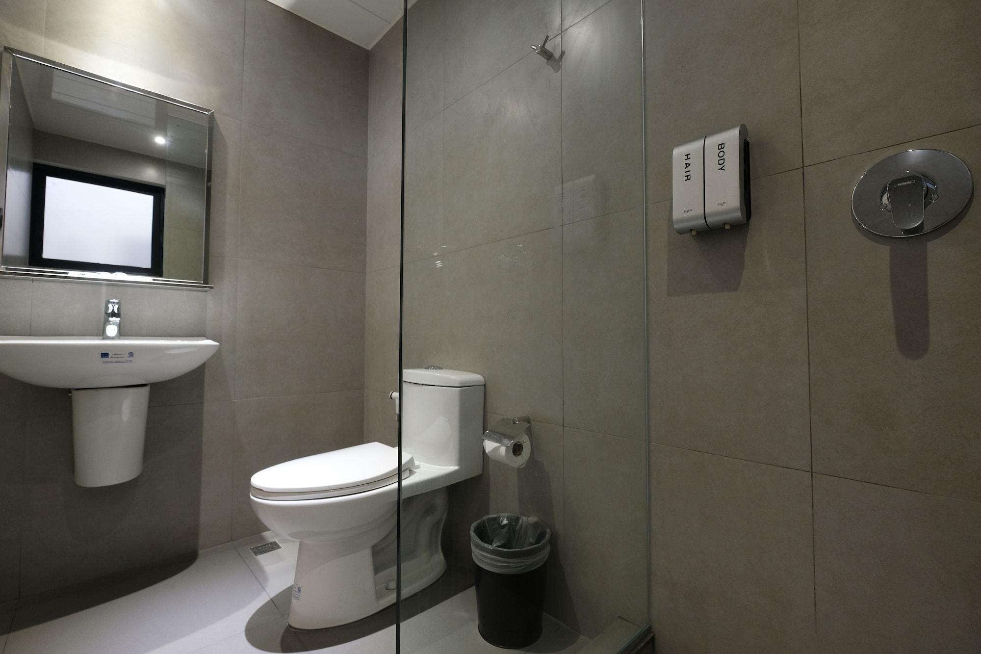 U Hotels Makati Makati City Exteriör bild