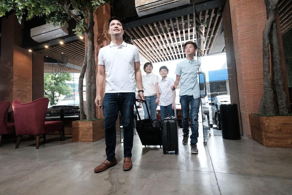U Hotels Makati Makati City Exteriör bild