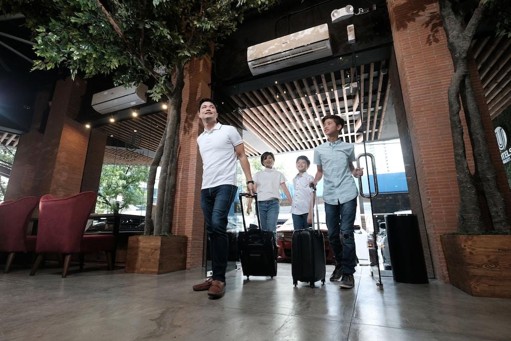 U Hotels Makati Makati City Exteriör bild